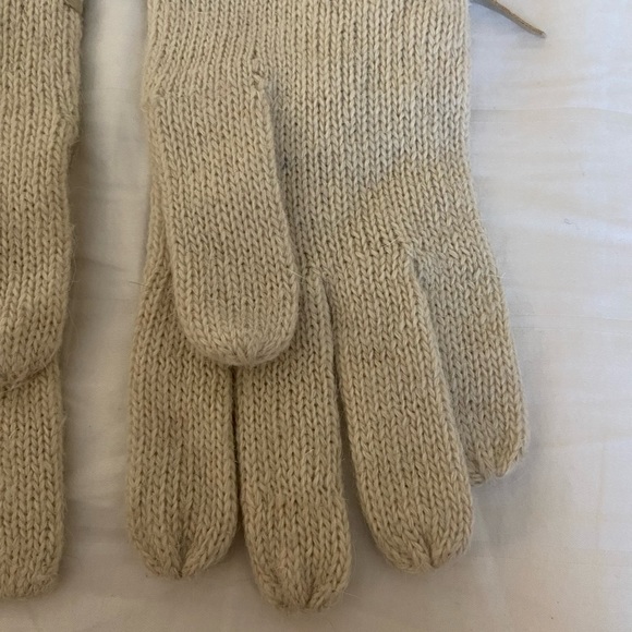 ModCloth Knit Gloves with Bows - Picture 8 of 8